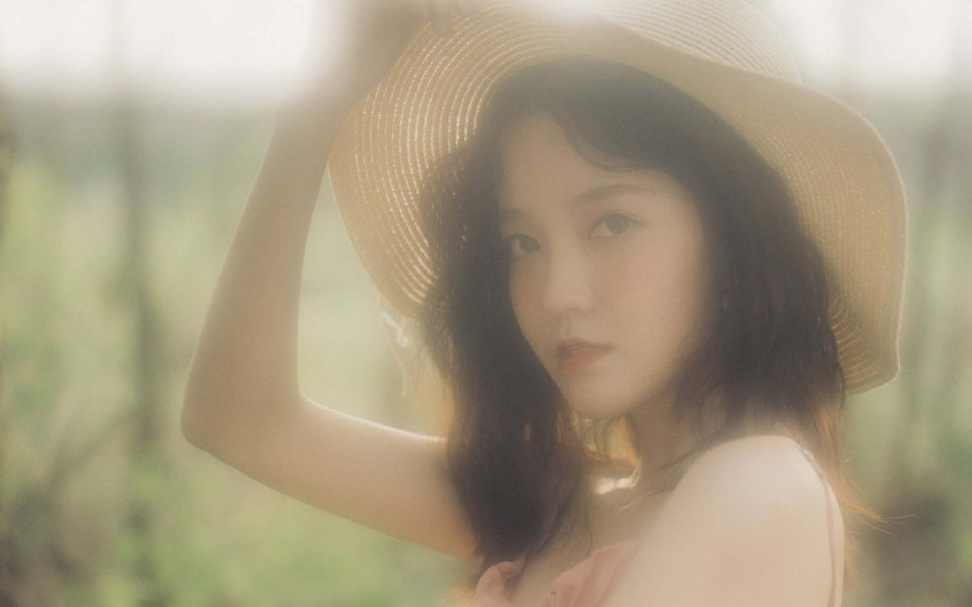 性感美女妩媚撩人