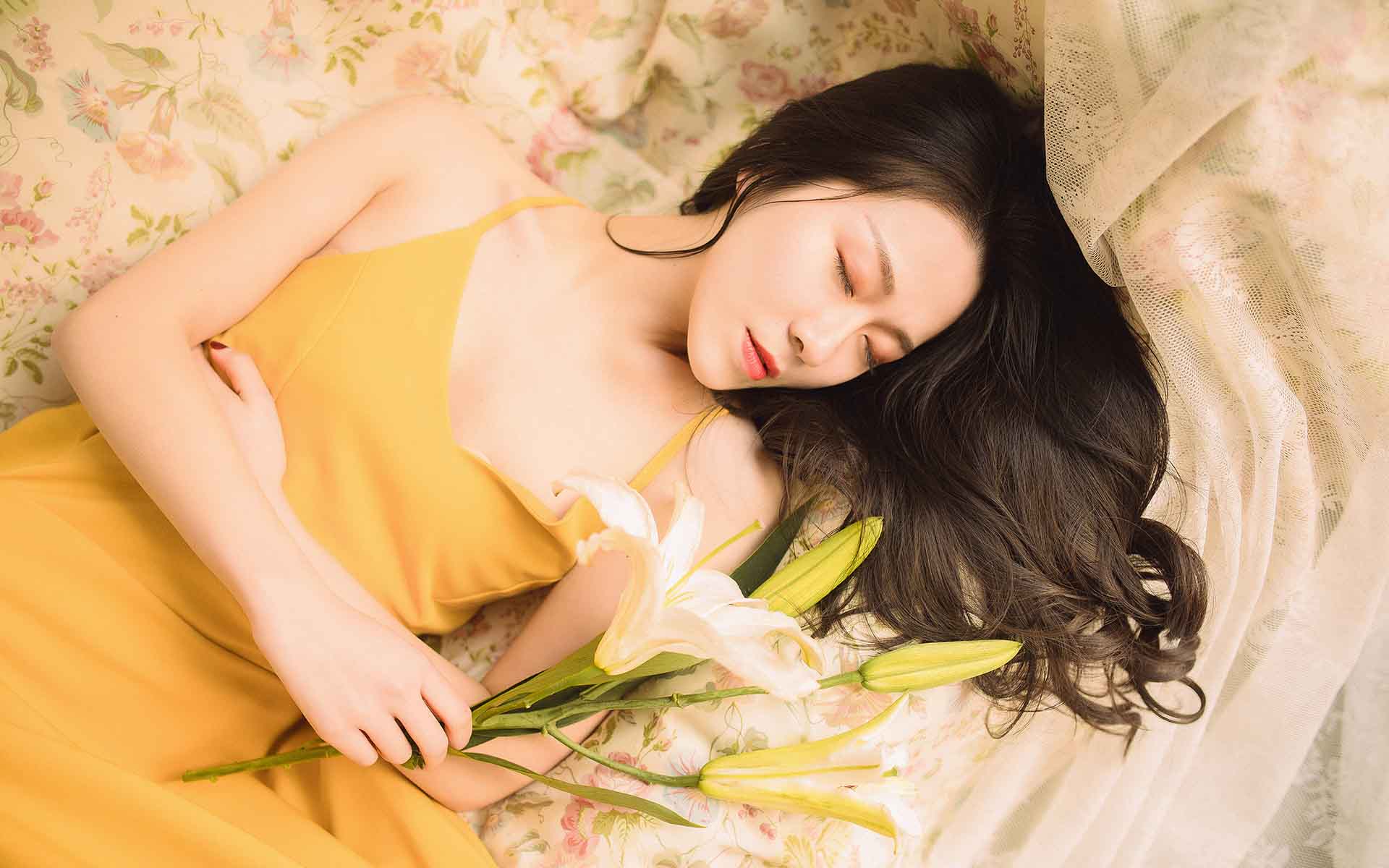 优雅知性美女