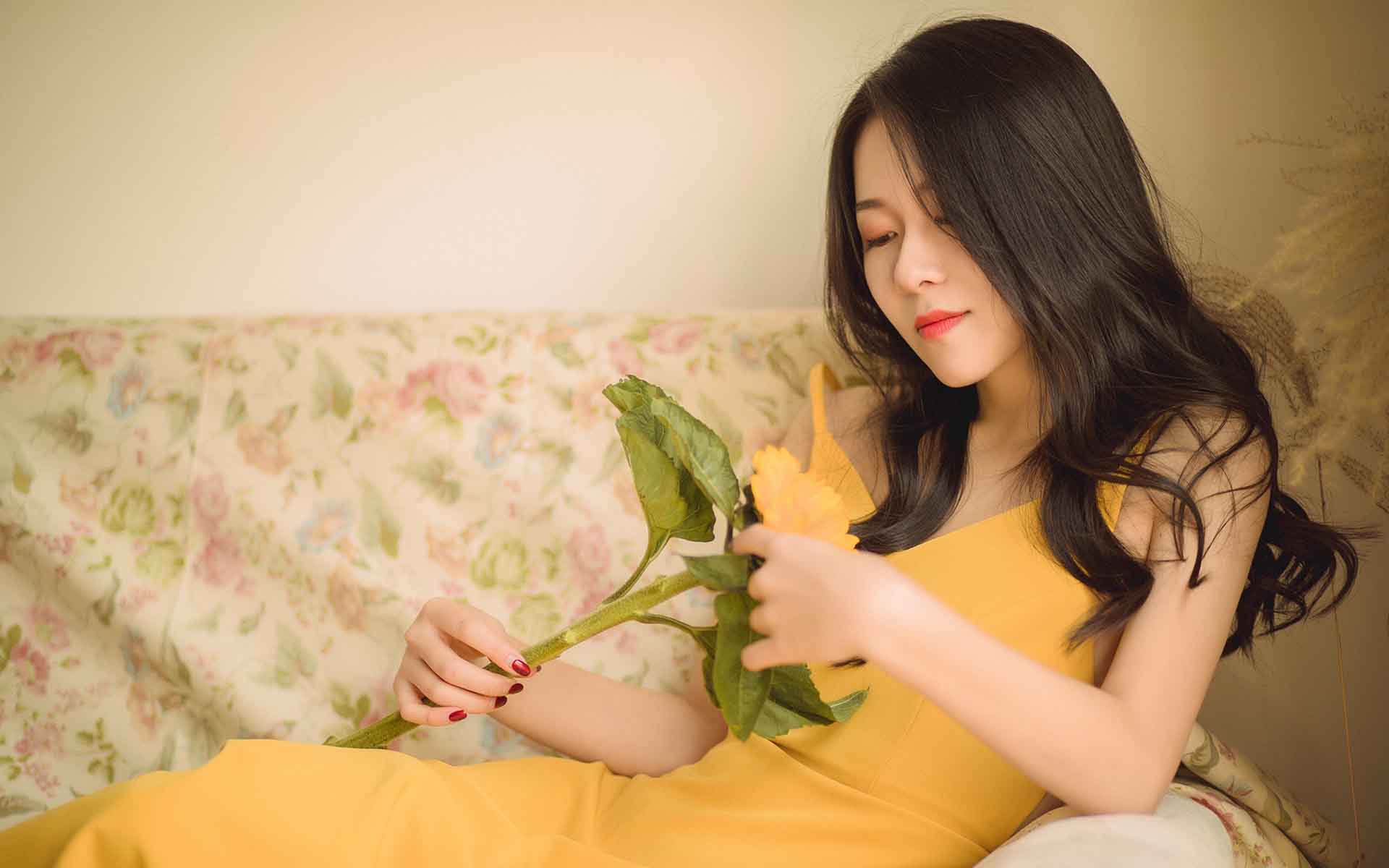 优雅知性美女